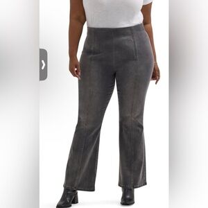 Lee Women's Heritage High Rise Pull On Flare Jean Excellent shape.